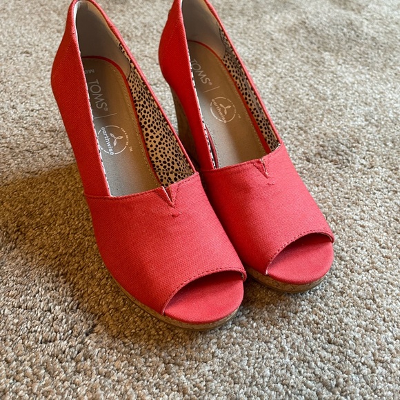 Toms Shoes - TOMS Women's Michelle Coral  Peep Toe Cork Wedges Size 8M 3.5in Heel Cushioned